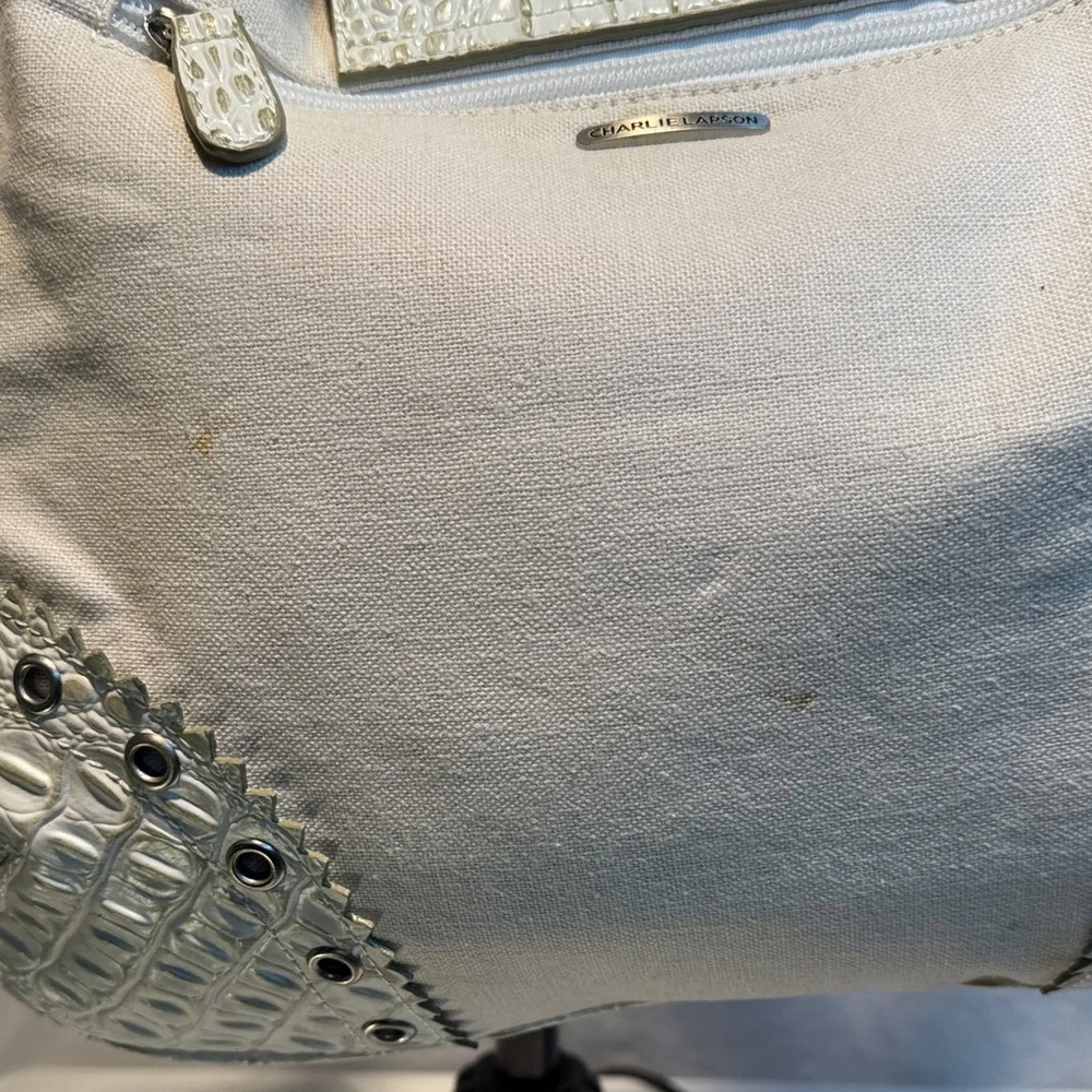Carlie Lapson Elegant White Pu Crocodile-Embossed Shoulder Bag